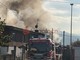 I vigili del fuoco in azione per domare le fiamme all'interno dell'abitazione