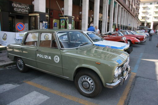 Cuneo, l'Aci festeggia cento anni: in sfilata oltre cinquanta auto storiche scortate dalla Polizia Cuneo, l'Aci festeggia cento anni: in sfilata oltre cinquanta auto storiche scortate dalla Polizia