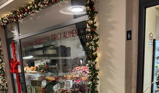 La vetrina vandalizzata La vetrina vandalizzata