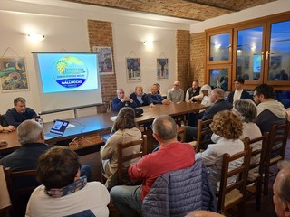 Nelle foto alcuni momenti della serata di presentazione tenuta all'agriturismo Gallina Nelle foto alcuni momenti della serata di presentazione tenuta all'agriturismo Gallina