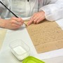 La lettera in fase di restauro La lettera in fase di restauro