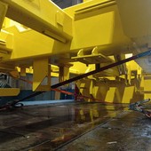 Le immagini che testimoniano la posa delle cinghie con le quali il carico era stato ancorato e la presenza delle cinghie dopo l'incidente