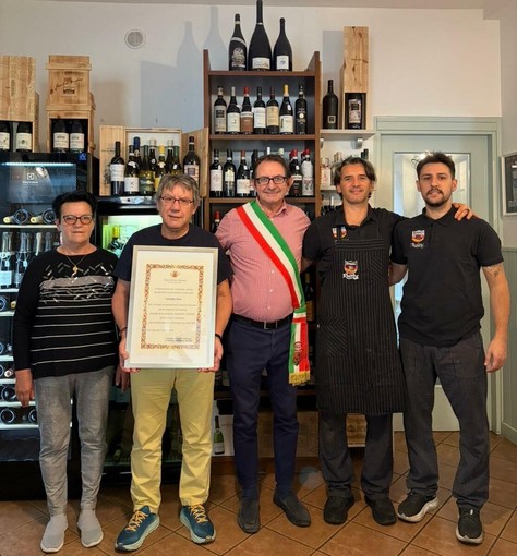 Il sindaco Ambrogio con la famiglia Pane della trattoria Fieramosca