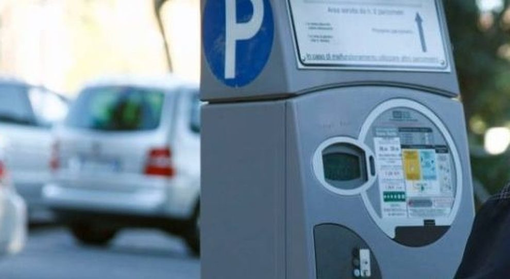 A Bra due sabati di parcheggi blu gratuiti per i saldi estivi