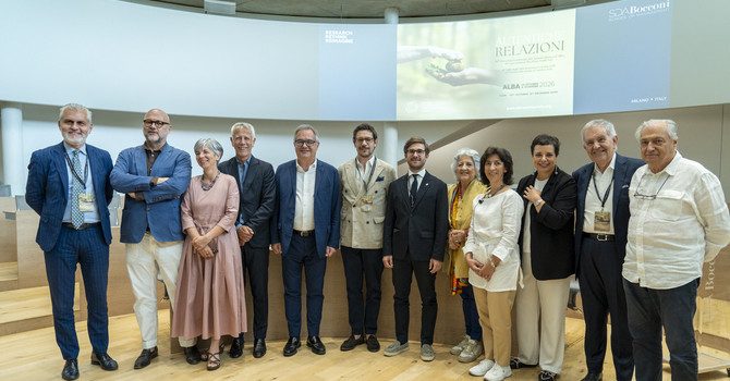 Oggi a Milano la presentazione dell'edizione 2026. Nello scatto di gruppo, da sinistra: Mariano Rabino, Guido Guerzoni, Caterina Pasini, Stefano Mosca, Marco Gallo, Axel Iberti, Alberto Gatto, Magda Antonioli, Cristina Bergonzo, Francesca Romana Barberini, Giovanni Minetti e Antonio Degiacomi