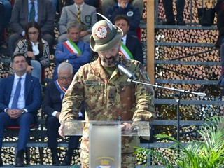 Comandante della Brigata Alpina Taurinense, generale di Brigata Giuseppe Sgueglia Comandante della Brigata Alpina Taurinense, generale di Brigata Giuseppe Sgueglia