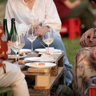 Il 3 luglio un aperitivo tra i filari dei Produttori in Clavesana per festeggiare l’estate insieme, prenotazioni aperte
