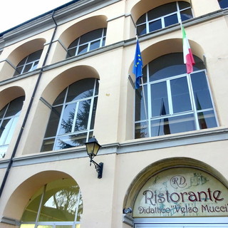 Il Velso Mucci di Bra riparte dal miele: gli studenti protagonisti della cena di gala di Amél’Amèl a Sommariva del Bosco Il Velso Mucci di Bra riparte dal miele: gli studenti protagonisti della cena di gala di Amél’Amèl a Sommariva del Bosco
