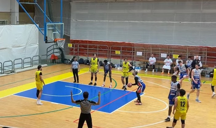 BASKET / Serie C: la S. Bernardo Campus di Corneliano d'Alba cede a Chiavari solo nel finale BASKET / Serie C: la S. Bernardo Campus di Corneliano d'Alba cede a Chiavari solo nel finale