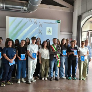 Beinette, la Costituzione della Repubblica omaggio civile ai diciottenni del paese Beinette, la Costituzione della Repubblica omaggio civile ai diciottenni del paese