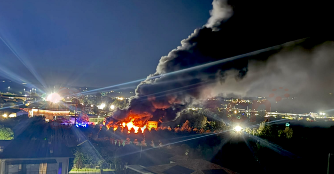 Alcune immagini dell'incendio sviluppatosi nella zona prossima al Parco Tanaro Alcune immagini dell'incendio sviluppatosi nella zona prossima al Parco Tanaro
