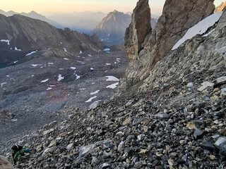 Nelle foto gli oggetti e il luogo del ritrovamento Nelle foto gli oggetti e il luogo del ritrovamento