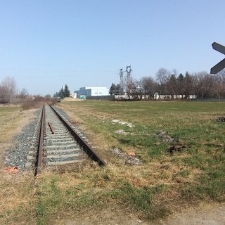 Il filo che cuciva il territorio: memoria e destino della ferrovia Airasca–Saluzzo