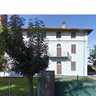 Qui sopra, la Casa di Strada Oropa, in basso, la nuova Casa di Accoglienza "Sacra Famiglia"