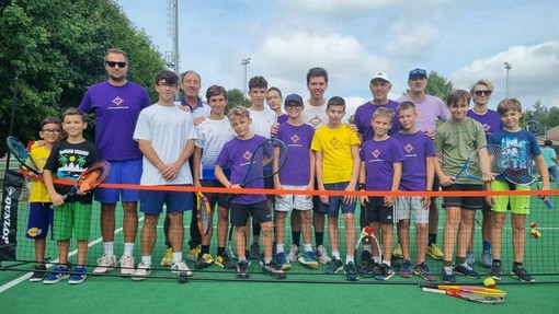 Antonio Puci del Match Ball di Bra, insieme a piccoli appassionati Antonio Puci del Match Ball di Bra, insieme a piccoli appassionati