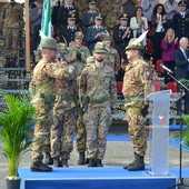 Il saluto tra il Comandante Cittadino e il subentrante Toscano Il saluto tra il Comandante Cittadino e il subentrante Toscano