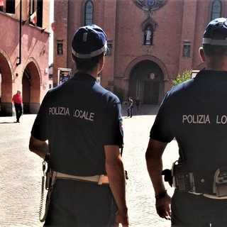 Ad Alba primi effetti dell'ordinanza anti-alcol: "Controlli serrati in corso Piave" Ad Alba primi effetti dell'ordinanza anti-alcol: "Controlli serrati in corso Piave"