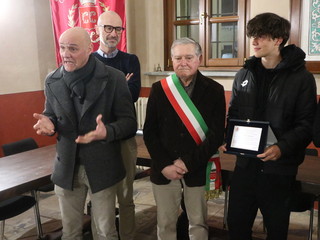 Alcuni momenti della cerimonia tenuta in municipio a Caramagna