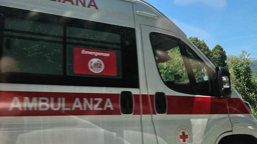 Ciclista grave al "Santa Croce" dopo l’uscita di strada a Serravalle Langhe [VIDEO]