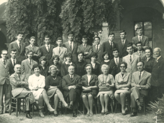 La terza liceo dell'anno 1966 insieme ai loro docenti La terza liceo dell'anno 1966 insieme ai loro docenti