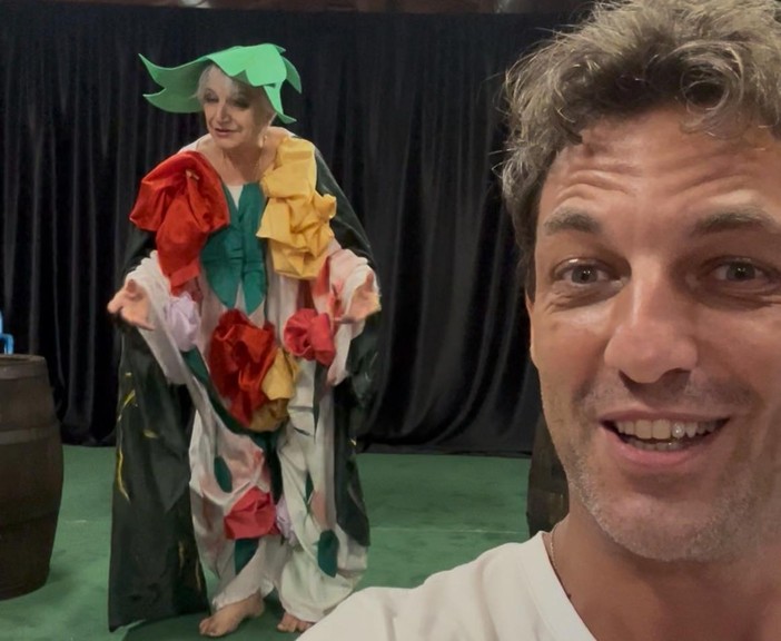 Ernesta Zucco durante le prove insieme al regista e attore Marco Sapino