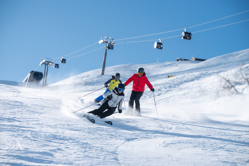 Sciatori sulle piste di Prato Nevoso (foto Prato Nevoso)