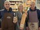 Tiziana Martino all'ultima Fiera Tartufo Alba con Cristiano Mugavero produttore dei Biscotti di Pamparato e Andrea Giaccone scultore e artigiano del legno