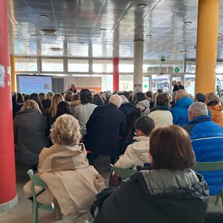 Folto pubblico al Movicentro di Cuneo per l'incontro sulle DAT: "Necessario informare i cittadini"