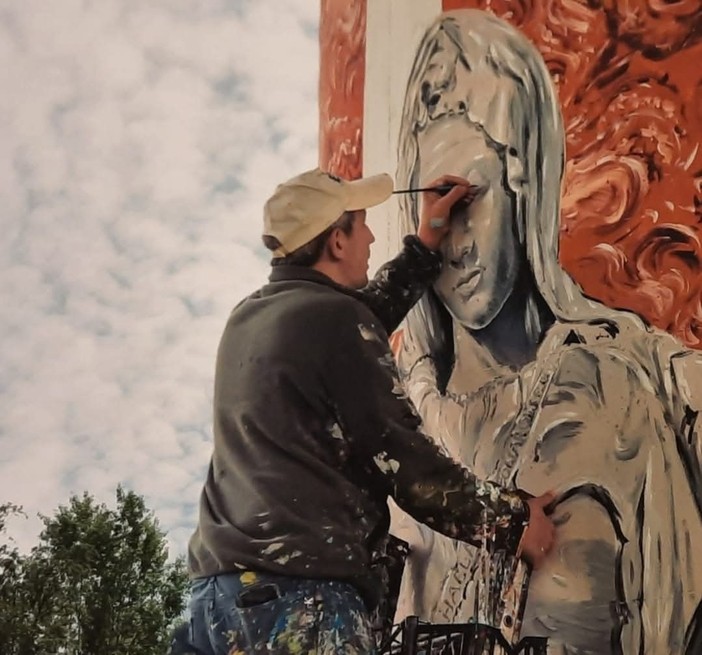 Giovanni Botta, l'artista a tutto campo di Bra: «La mia missione? Donare sorrisi ai meno fortunati» [FOTO]