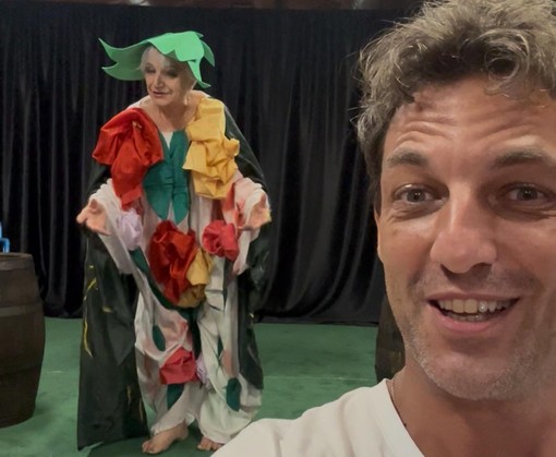 Ernesta Zucco durante le prove insieme al regista e attore Marco Sapino Ernesta Zucco durante le prove insieme al regista e attore Marco Sapino