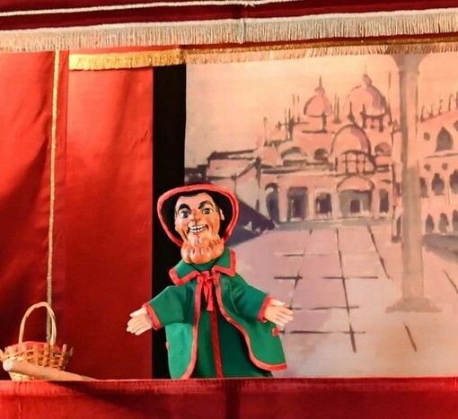 Gioppino arriva a Novello con Burattinarte: domenica 15 marzo il teatro di burattini bergamasco conquista il palco