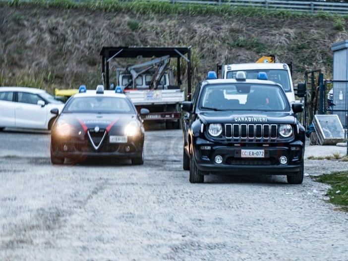 Alba, blitz dei Carabinieri al campo nomadi "Pinot Gallizio" Alba, blitz dei Carabinieri al campo nomadi "Pinot Gallizio"