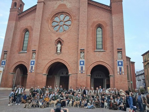 Alba celebra il "Capodanno del Tartufo": trifolao e tabui in festa tra piazza del Duomo, piazza Ferrero e il Mercato Mondiale Alba celebra il "Capodanno del Tartufo": trifolao e tabui in festa tra piazza del Duomo, piazza Ferrero e il Mercato Mondiale