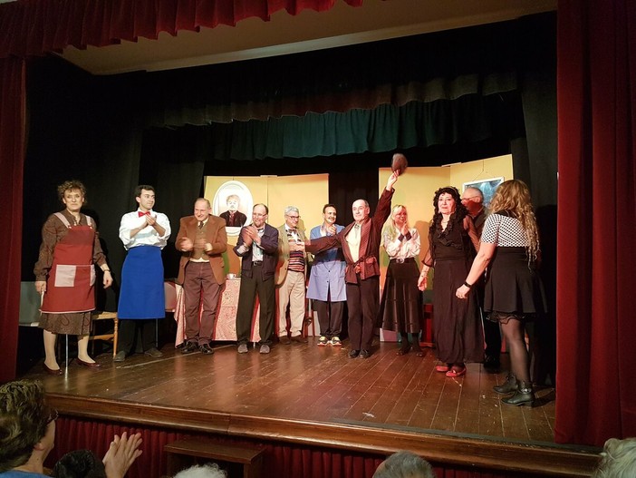 Al teatro Garavagno di Trinità la compagnia Rivolese porta in scena Goldoni con «Un curioso accidente»