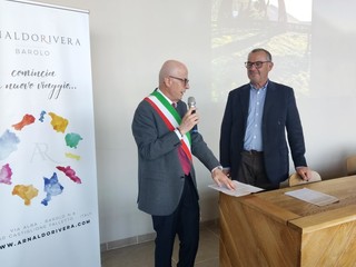 Nelle foto alcuni momenti dell'inaugurazione e della presentazione tenuta presso la cantina Terre del Barolo Nelle foto alcuni momenti dell'inaugurazione e della presentazione tenuta presso la cantina Terre del Barolo