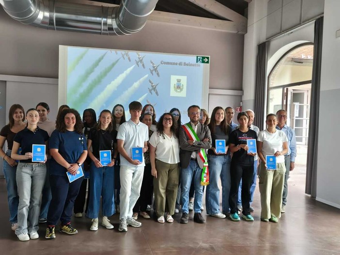 Beinette, la Costituzione della Repubblica omaggio civile ai diciottenni del paese Beinette, la Costituzione della Repubblica omaggio civile ai diciottenni del paese