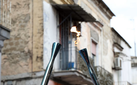 La fiamma olimpica di Milano Cortina 2026, immagine dal sito ufficiale delle Olimpiadi (www.olympics.com)