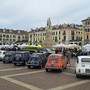 Le Fiat 500 d'epoca esposte in piazza Galimberti in una delle scorse edizioni
