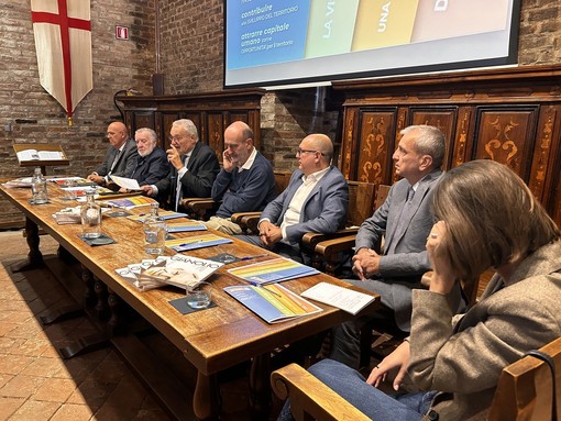 Una Fondazione sempre più impegnata nel promuovere inclusione attraverso il lavoro, l’attrattività territoriale, la formazione e lo sviluppo sociale: ieri il confronto al castello di Grinzane Una Fondazione sempre più impegnata nel promuovere inclusione attraverso il lavoro, l’attrattività territoriale, la formazione e lo sviluppo sociale: ieri il confronto al castello di Grinzane