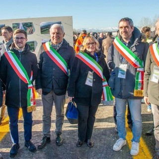 Al centro nella foto la sindaca lamorrese Marialuisa Ascheri insieme ai colleghi di Alba, Bra, Cherasco, Castagnito e Govone