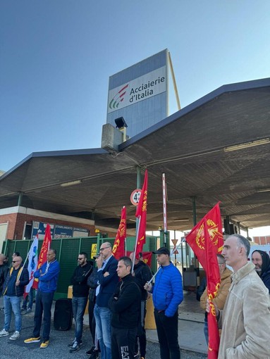 Ex Ilva, sciopero e protesta anche a Racconigi: "Servono bramme e lavoro, non cassa integrazione" Ex Ilva, sciopero e protesta anche a Racconigi: "Servono bramme e lavoro, non cassa integrazione"