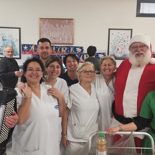 Babbo Natale porta la magia delle feste nelle RSA di Busca Babbo Natale porta la magia delle feste nelle RSA di Busca