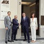 Il segretario generale di Confcommercio Marco Barbieri stringe la mano al presidente ACA Giuliano Viglione, tra il direttore ACA Fabrizio Pace e il vice direttore Silvia Anselmo, all’ingresso del Palazzo ACA