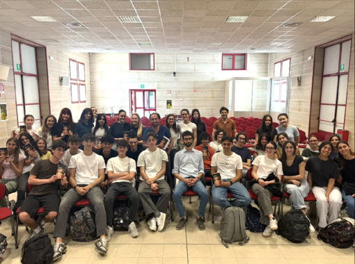 “Il riscatto sul ring": le classi del Liceo di Fossano incontrano lo scrittore Elia Rossi “Il riscatto sul ring": le classi del Liceo di Fossano incontrano lo scrittore Elia Rossi