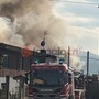I vigili del fuoco in azione per domare le fiamme all'interno dell'abitazione I vigili del fuoco in azione per domare le fiamme all'interno dell'abitazione