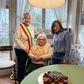 Cuneo, cento anni di Maria Caterina Martini: la sindaca Manassero le porta gli auguri della città