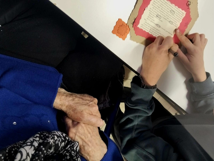 “LA VALANGA NERA”: in Valle Maira un legame epistolare unisce bimbi ed anziani