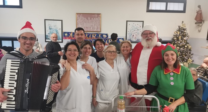 Babbo Natale porta la magia delle feste nelle RSA di Busca Babbo Natale porta la magia delle feste nelle RSA di Busca