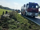 Auto esce di strada e si ribalta sulla SP165