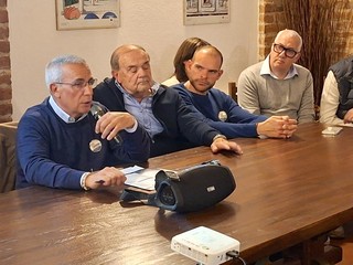 Nelle foto alcuni momenti della serata di presentazione tenuta all'agriturismo Gallina Nelle foto alcuni momenti della serata di presentazione tenuta all'agriturismo Gallina